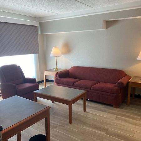 Days Inn & Suites By Wyndham Арлингтон-Хайтс Экстерьер фото