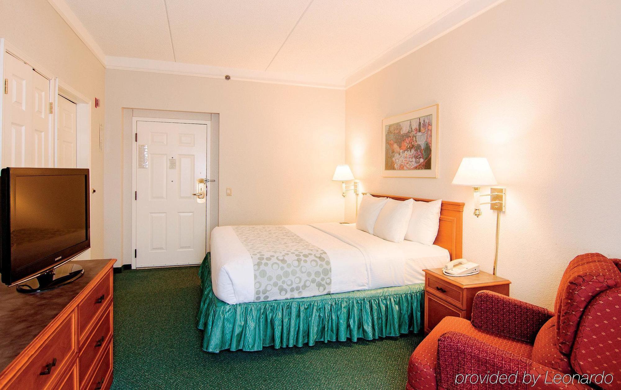 Days Inn & Suites By Wyndham Арлингтон-Хайтс Экстерьер фото