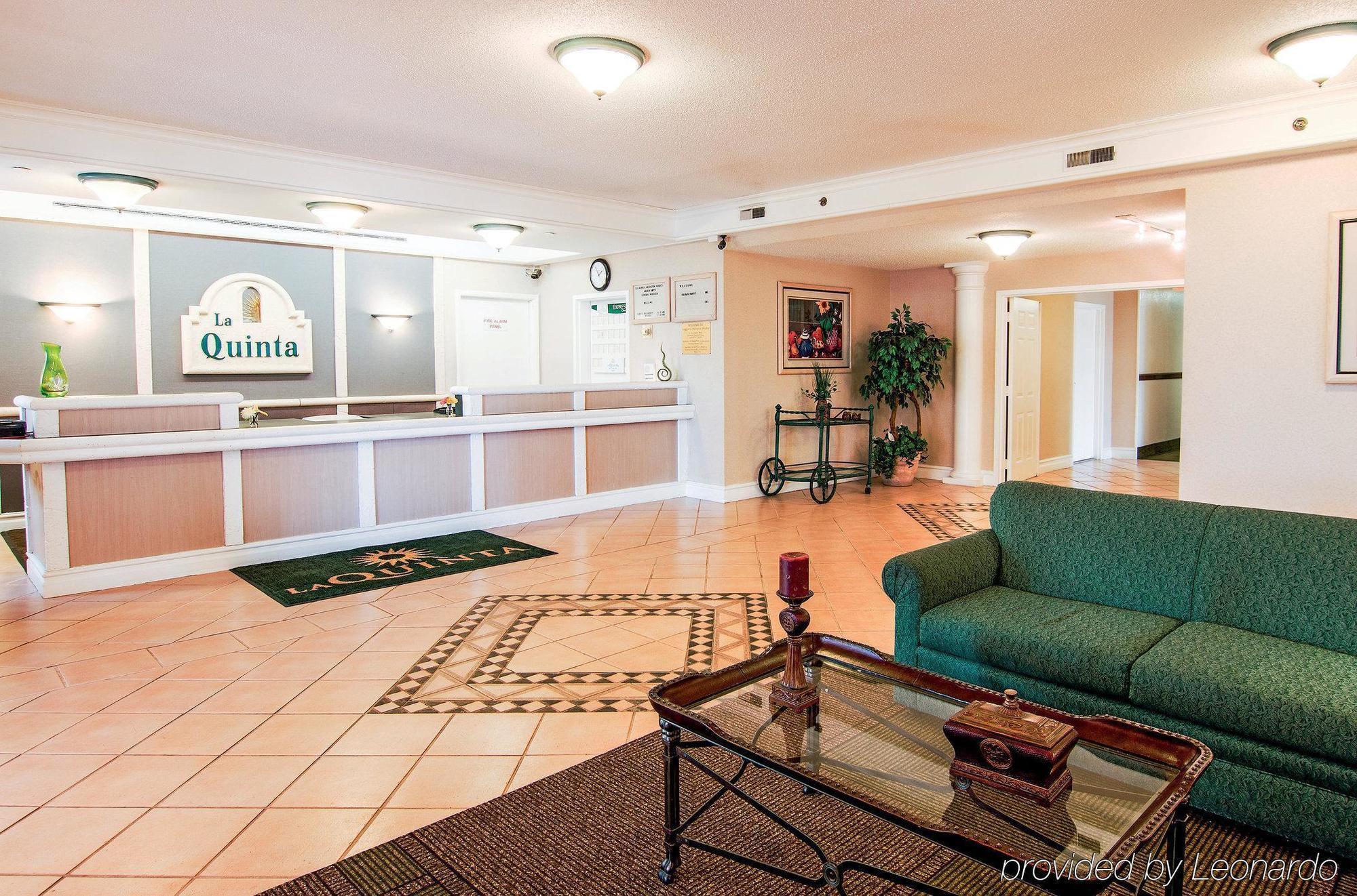 Days Inn & Suites By Wyndham Арлингтон-Хайтс Экстерьер фото