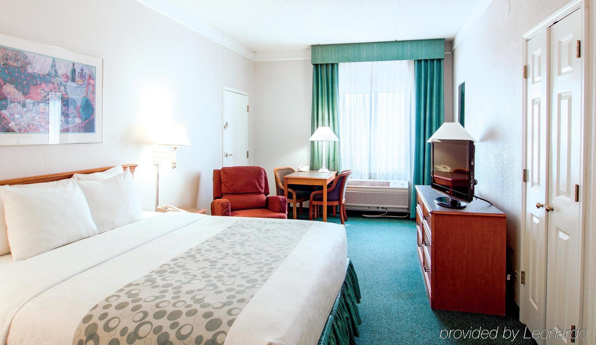 Days Inn & Suites By Wyndham Арлингтон-Хайтс Экстерьер фото